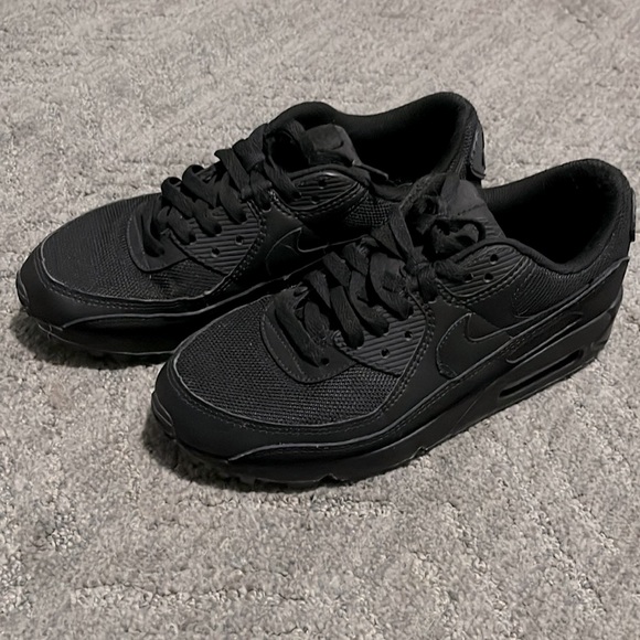 Nike Shoes - NIKE AIRMAX